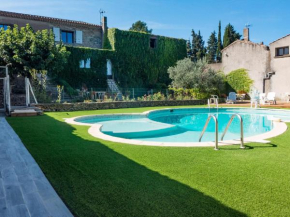 Stone cottage on an active wine growing estate with a swimming pool